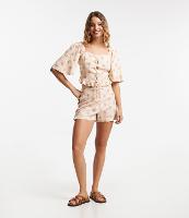 Short Curto em Viscose com Linho e Bordado de Florzinhas - 1