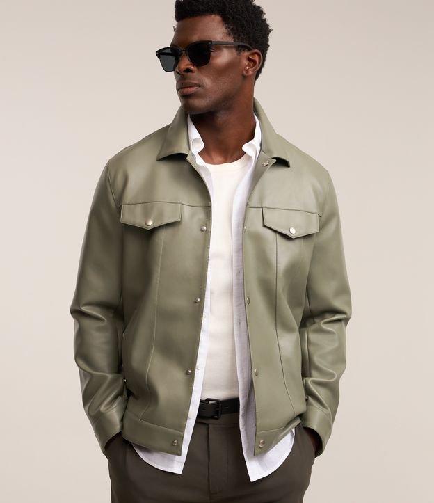 Jaqueta Trucker em PU com Bolsos Frontais Abotoados - 2