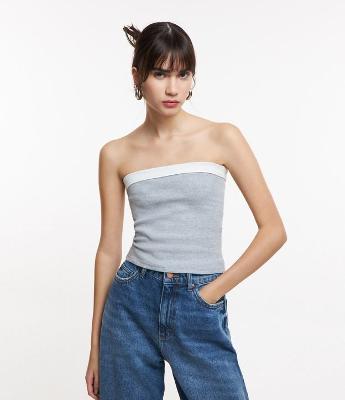 Blusa Cropped em Ribana Tomara que Caia com Detalhe Contrastante