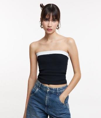 Blusa Cropped em Ribana Tomara que Caia com Detalhe Contrastante