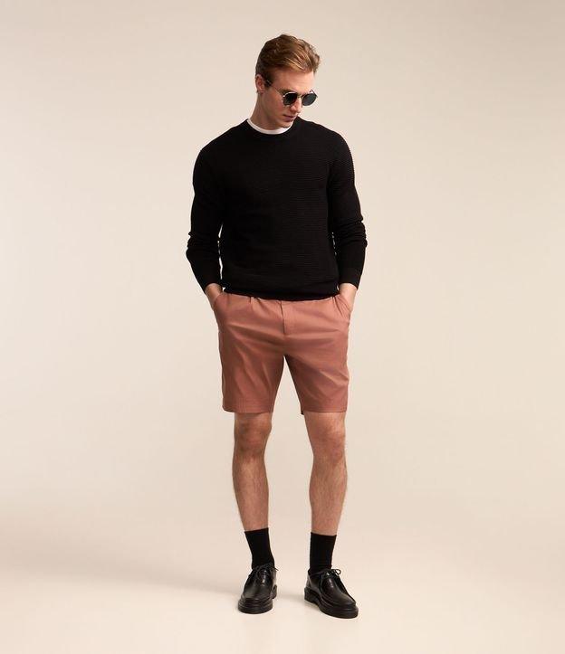 Bermuda Alfaiatada em Algodão com Passantes no Cós e Pregas - 2