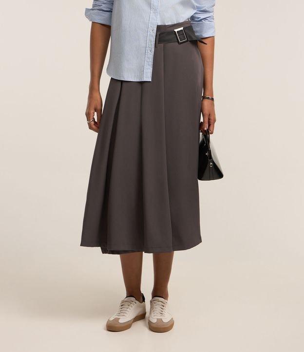 Saia Midi Evasê Alfaiatada com Cinto Afivelado e Pregas - 2