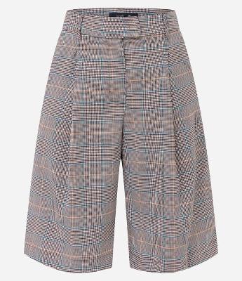 Bermuda Alongado Alfaiatada com Pregas e Estampa Xadrez