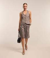 Bermuda Alongado Alfaiatada com Pregas e Estampa Xadrez - 2