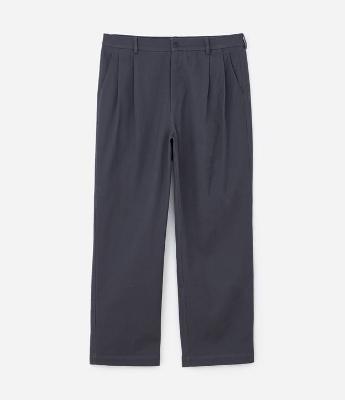 Calça Alfaiatada em Sarja com Pregas e Bolsos