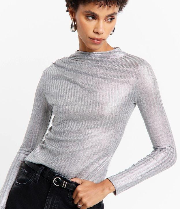 Blusa em Malha Texturizada com Foil  Franzido no Ombro - 1