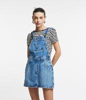 Jardineira com Saia Curta em Jeans com Bolsos e Botões - 1