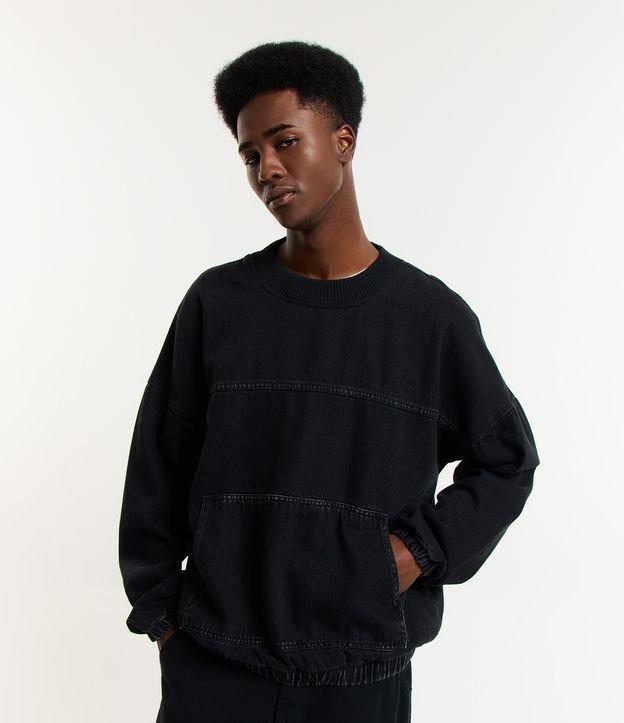 Blusão Balloon em Jeans com Recorte e Bolso Canguru - 2