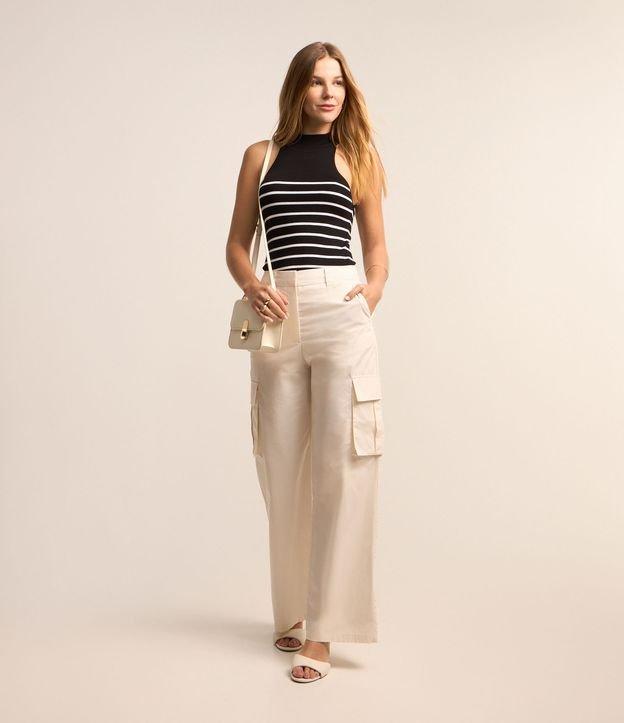 Calça Reta em Tricoline com Cós Alfaiatado e Bolso Cargo - 1