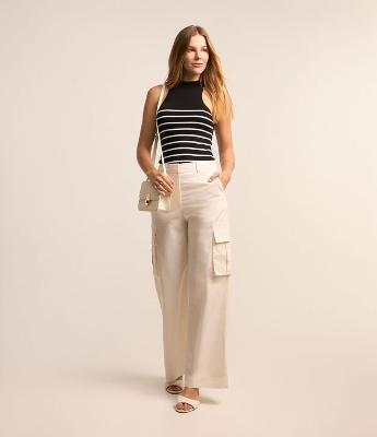 Calça Reta em Tricoline com Cós Alfaiatado e Bolso Cargo