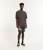 Bermuda Slim em Jeans Destroyed com Barra Cortada - 2