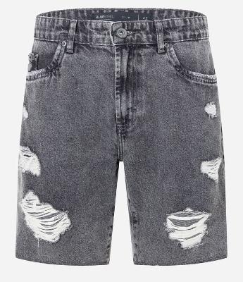 Bermuda Slim em Jeans Destroyed com Barra Cortada