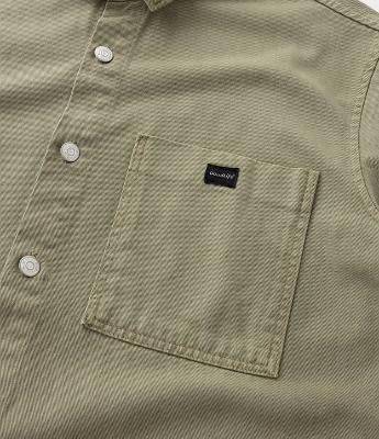 Camisa Boxy em Sarja Estonada com Bolso no Peito