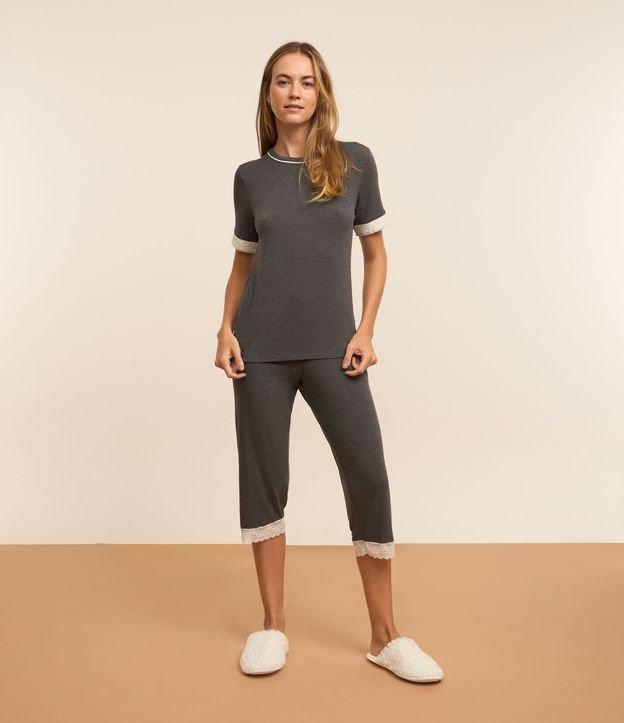Pijama Capri em Viscose com Detalhes em Renda - 2