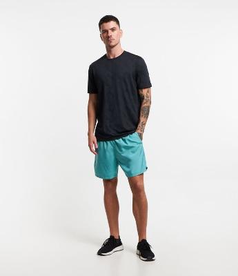 Bermuda Esportiva com Bolsos e recortes Laterais