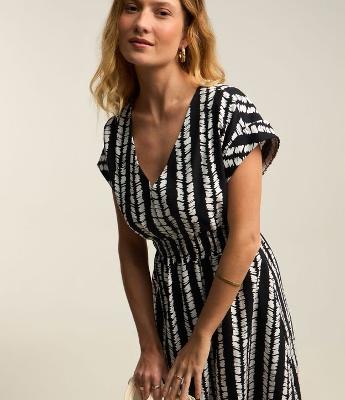 Vestido Midi em Tricoline com midi com Lastex na Cintura e Decote V