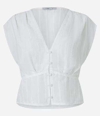 Blusa em Chiffon com Abotoamento Frontal e Recortes