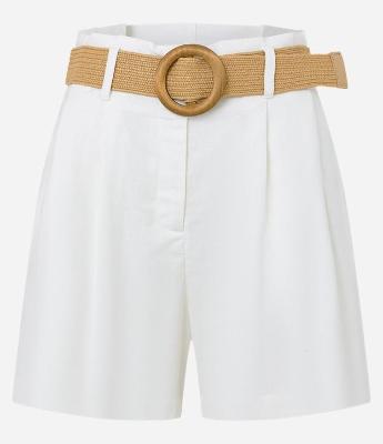 Short Clochard em Viscolinho com Cinto Fivela de Madeira