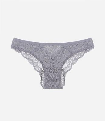 Calcinha Biquíni em Renda Floral com Recortes