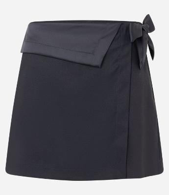 Short Saia Curto em Crepe com Pala em Cetim e Amarração