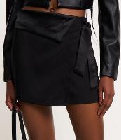 Short Saia Curto em Crepe com Pala em Cetim e Amarração - 2