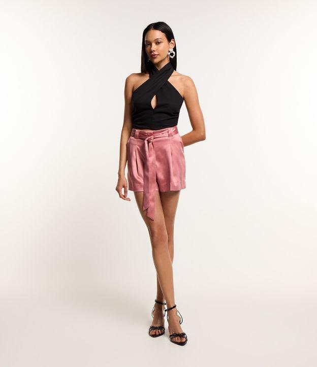 Short Curto em Cetim com Amarração e Pregas - 2