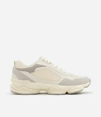 Tênis Dad Sneaker em PU com Recortes e Solado Alto