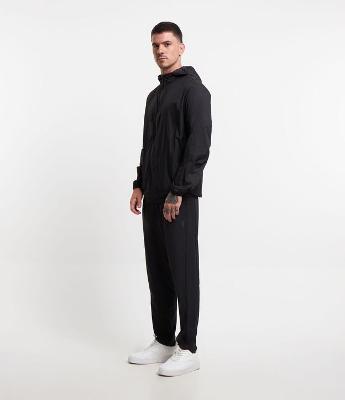 Calça Esportiva com Cós Elástico e Bolsos