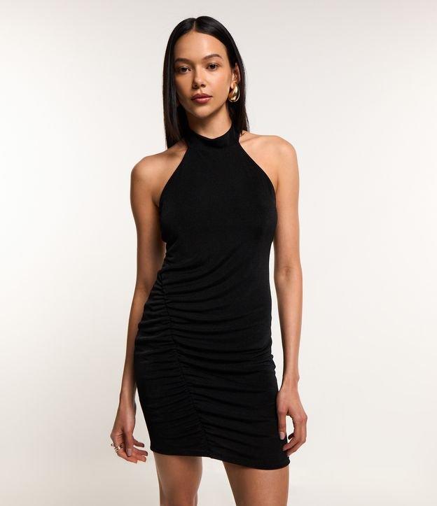Vestido Curto com Decote Halter e Franzido Lateral - 2