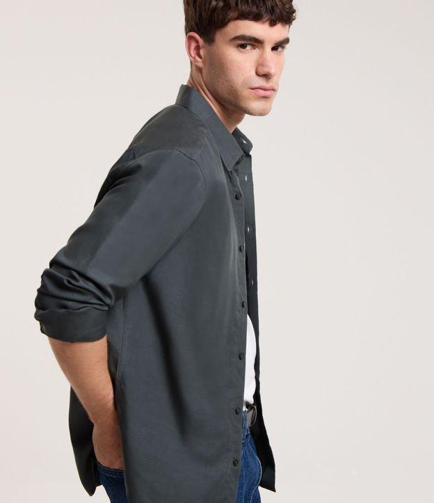 Camisa em Liocel com Linho e Abotoamento Frontal - 2