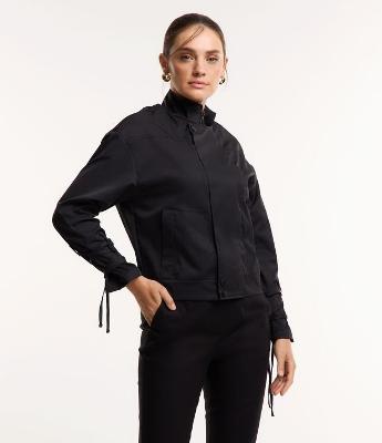 Jaqueta Bomber com Detalhe no Punho e Fechamento Frontal em Zíper