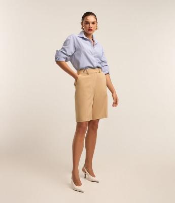 Bermuda Reta Alfaiatada com Botões nas Laterais