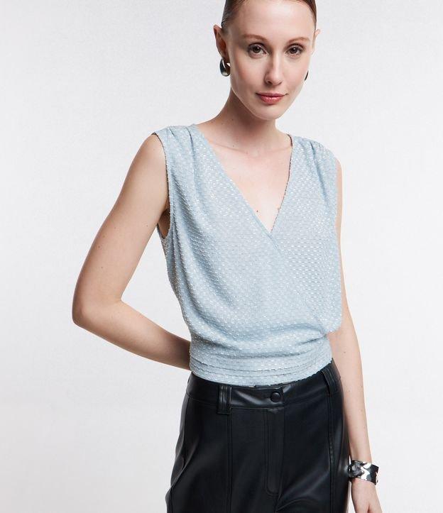 Blusa em Chiffon com Decote Transpassado e Texturas - 1