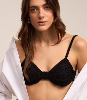 Top com Efeito Crochê e Elástico nas Costas