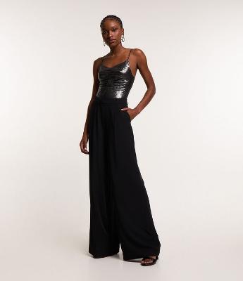 Calça Pantalona em Crepe com Cintura Média