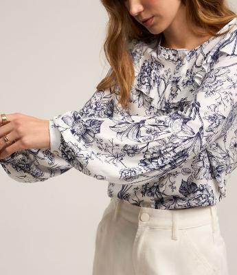 Blusa em Viscose com Babado na Gola e Estampa Floral