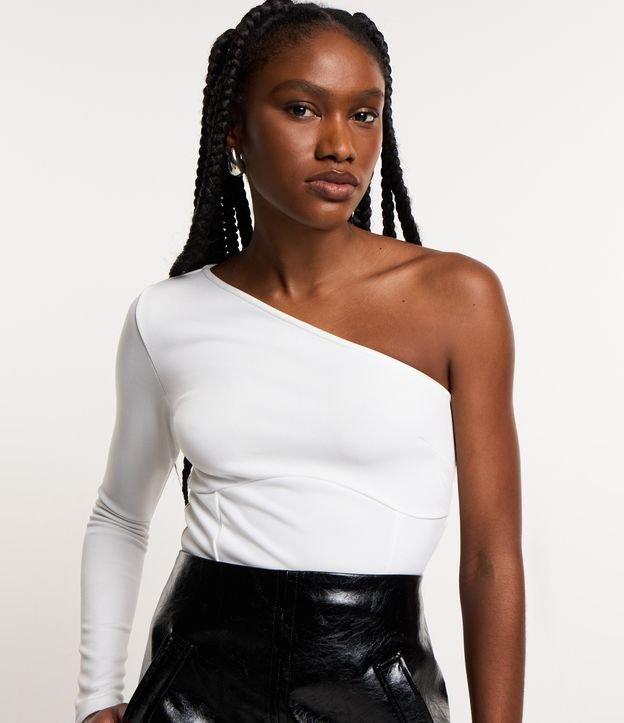Blusa Cropped em Crepe com Um Ombro Só - 2