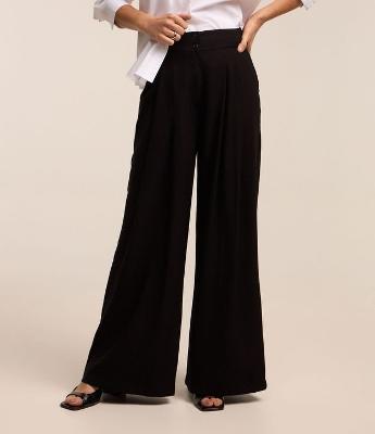 Calça Wide Leg Alfaiatada com Pregas e Abotoamento no Cós