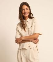 Camisa Airflow com Botões Metalizados e Bolsos Frontais - 2