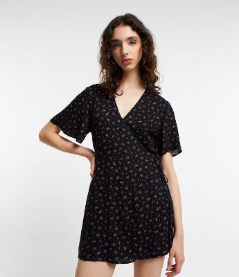 Macaquinho em Viscose Floral Liberty com Amarração Lateral