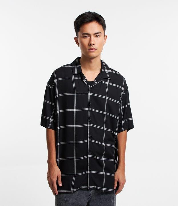 Camisa em Viscose com Botões e Estampa Xadrez - 1