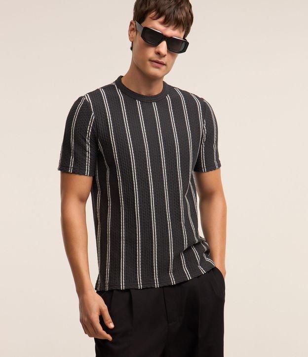 Camiseta em Tecido de Algodão Texturizado com Estampa Listrada - 1