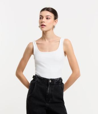 Body Básico em Ribana com Decote Quadrado