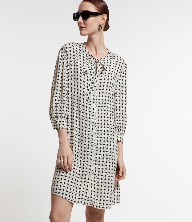 Vestido em Viscose com Abotoamento Frontal e Laço na Gola - 1
