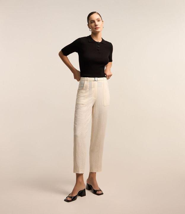 Calça Cenoura em Crepe Airflow com Cinto Elástico - 1