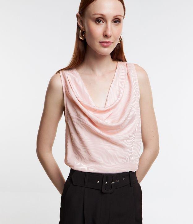 Blusa em Jacquard com Decote Degagê e Estampa Abstrata - 1