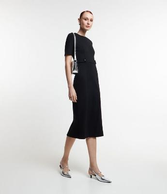 Vestido em Malha Ponto Roma com Zíper nas Costas e Detalhe na Cintura