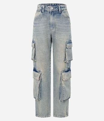 Calça Reta em Jeans Dirty Washed com Bolsos Cargo