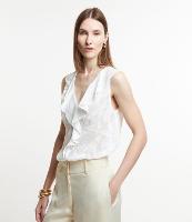 Blusa em Chiffon com Babado na Gola e Textura Floral - 1