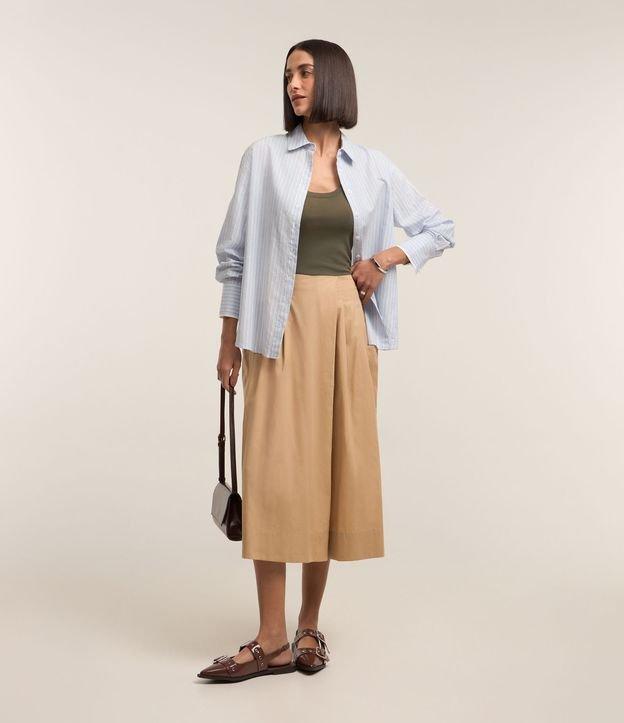 Calça Pantacourt Ampla em Tricoline com Bolsos Grandes Laterais - 1